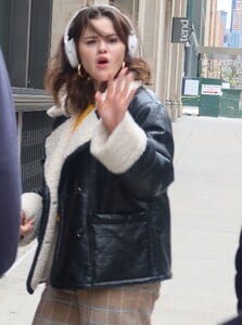 selena-gomez-on-the-set-of-only-murders-in-the-building-in-nyc-04-12-2024-9.jpg