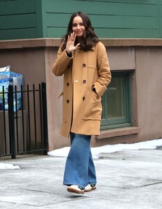 sofia-carson-street-style-new-york-04-19-2024-2.jpg