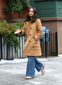 sofia-carson-street-style-new-york-04-19-2024-7.jpg