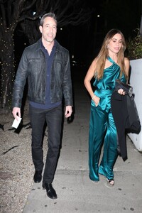 sofia-vergara-and-boyfriend-justin-saliman-arrive-for-kylie-jenner-s-sprinter-vodka-soda-launch-in-west-hollywood-03-21-2024-2.jpg