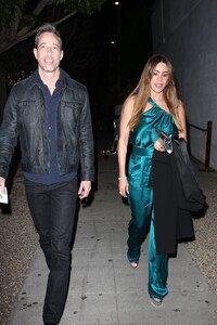 sofia-vergara-and-boyfriend-justin-saliman-arrive-for-kylie-jenner-s-sprinter-vodka-soda-launch-in-west-hollywood-03-21-2024-3.jpg