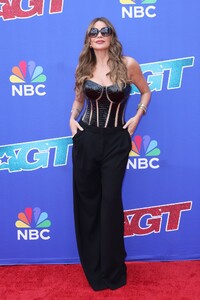 sofia-vergara-at-agt-season-19-red-carpet-in-pasadena-03-26-2024-4.jpg