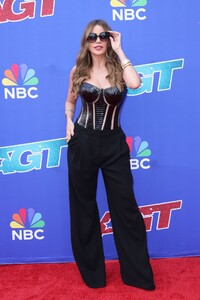 sofia-vergara-at-agt-season-19-red-carpet-in-pasadena-03-26-2024-9.jpg