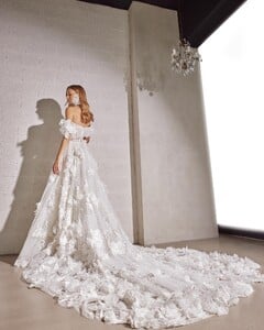 tal.kedem.bridal_375150064_18383204344039632_7264920091626027331_n.jpg