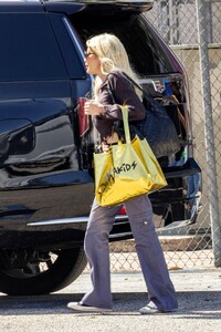 tori-spelling-arrives-at-a-photo-shoot-in-los-angeles-03-09-2024-4.jpg