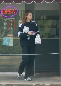 whitney-port-at-belle-bakery-cafe-in-studio-city-02-16-2024-3.jpg