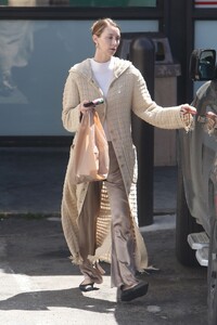 whitney-port-street-style-exiting-a-7-eleven-store-in-la-04-09-2024-0.jpg