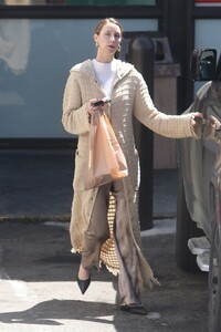 whitney-port-street-style-exiting-a-7-eleven-store-in-la-04-09-2024-3.jpg