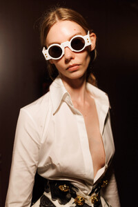 00001-balmain-spring-2024-ready-to-wear-beauty-credit-gorunway.thumb.jpg.229e0f7ef614e83dcdf101ccf1e7d94f.jpg