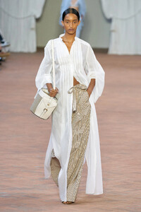 00002-alberta-ferretti-spring-2024-ready-to-wear-credit-gorunway.thumb.jpg.8e1524c80f8693e4cf2b0950b6391ac1.jpg