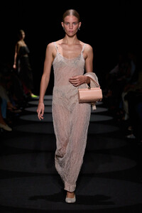 00004-altuzarra-spring-2024-ready-to-wear-credit-gorunway.thumb.jpg.1d3a51946a435c6bd8b04372311938fb.jpg