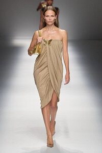 00005-blumarine-spring-2024-ready-to-wear-credit-gorunway.thumb.jpg.447c2aff6ed3626257c4950df1892aca.jpg