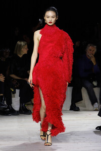 00011-alexander-mcqueen-spring-2024-ready-to-wear-credit-brand.thumb.jpg.3f11103aff6bc219ac33362683b2f287.jpg