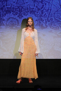00018-annasui-spring2024-readytowear-credit-raoulgatchalian.thumb.jpg.c9c0d5ef1c0869fa8a3db08d7ea5a011.jpg