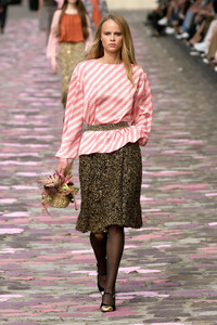 00023-chanel-fall-2023-couture-credit-gorunway.thumb.jpg.646452afbb4391c6f88e0882cb94f92c.jpg