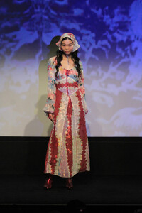 00025-annasui-spring2024-readytowear-credit-raoulgatchalian.thumb.jpg.aa542a9a9a19545b2a7752271dc73fa5.jpg
