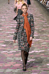 00025-chanel-fall-2023-couture-credit-gorunway.thumb.jpg.0ae28c986f9fee97b82d8081eaf79bd5.jpg