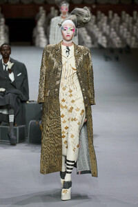 00027-thom-browne-fall-2023-couture-credit-gorunway.thumb.jpg.a93cdade5cbcd3cc2eb3303bfea6b62d.jpg