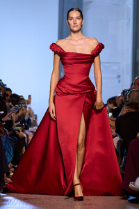 00031-elie-saab-fall-2023-couture-credit-gorunway.thumb.jpg.84d531b45a9cffff059263185ee48457.jpg