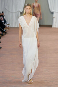 00032-alberta-ferretti-spring-2024-ready-to-wear-credit-gorunway.thumb.jpg.df04e94953e225bf608487efa24c6525.jpg