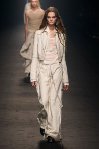 00033-ann-demeulemeester-spring-2024-ready-to-wear-credit-gorunway.thumb.jpg.fbc325fa5a1088aa2aecbf53e9e5a56d.jpg