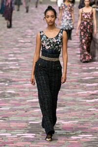 00033-chanel-fall-2023-couture-credit-gorunway.thumb.jpg.462d2b4d2c7751611c26448a1f464253.jpg