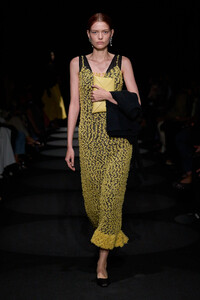 00035-altuzarra-spring-2024-ready-to-wear-credit-gorunway.thumb.jpg.1574976f270e6de5d5a209cc7a750d0a.jpg