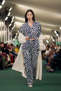 00036-burberry-spring-2024-ready-to-wear-credit-gorunway.thumb.jpg.f1e71b802ea9afce7b30f3d5b093e682.jpg