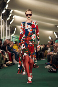 00050-burberry-spring-2024-ready-to-wear-credit-gorunway.thumb.jpg.f49a5d64a46cad45f8df7bd89c1f85c9.jpg