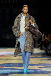 00051-bottega-veneta-spring-2024-ready-to-wear-credit-gorunway.thumb.jpg.cdc45edb2a708b870e1e6504d1e39b40.jpg