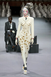 00052-thom-browne-fall-2023-couture-credit-gorunway.thumb.jpg.772a9f1c47f5d45ce334275d93db26ba.jpg
