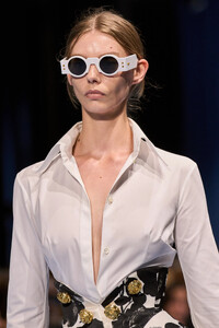 00060-balmain-spring-2024-ready-to-wear-details-credit-gorunway.thumb.jpg.e007c9afbde826685a3552e983d574ad.jpg