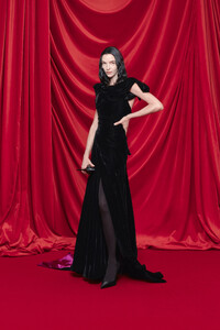00083-balenciaga-spring-2024-ready-to-wear-credit-brand.thumb.jpg.51012dd083b8b6696bc07314be912a1b.jpg