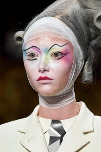 00115-thom-browne-fall-2023-couture-details-credit-gorunway.thumb.jpg.14111315044b47136df9d733a52f405e.jpg