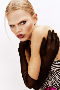 2022_09_23_Beauty-Editorial_Daphne50432.jpg