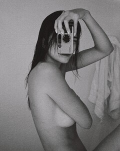 [2024.05.19] kendalljenner_443822879_947054093970093_6989061389531918350_n.jpg