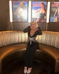 [2024.05.20] livvydunne_444504667_1095176504911719_760697638887347618_n.jpg