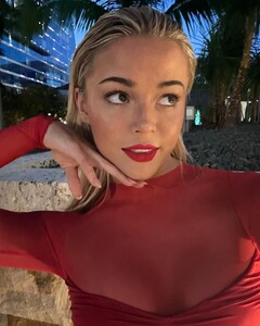 [2024.05.20] livvydunne_445110107_301873789638856_6496743598097140596_n.jpg