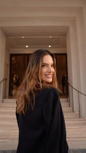 2024_05.21alessandraambrosio_444165300_3778763719064672_5696791589473901820_n.thumb.jpg.b7fe642fa8e805961de739c28bbb954f.jpg