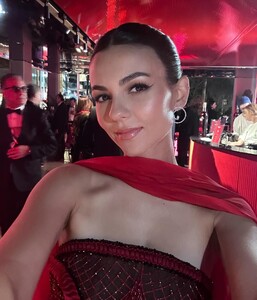 [2024.05.21] victoriajustice_445867079_3516777841801311_8508606226513108304_n.jpg