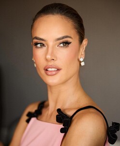 [2024.05.22] alessandraambrosio_444483053_18438059911000670_4214731476400978398_n.jpg