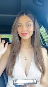 2024_05.22victoriajustice_46237854_1191391938516689_8984803407058950129_n.thumb.jpg.7f5659d62e3f60951d9af7527c93d8cf.jpg