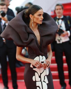 [2024.05.24] izabelgoulart-larrykinghair_436429721_18430072906018300_1745691674237534705_n.jpg