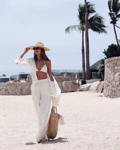 [2024.05.24] stacykeibler_442478913_18429200548013387_7681635645465365293_n.jpg