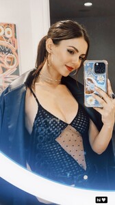 2024_05.25victoriajustice_3376186058520102897.thumb.jpg.55518fb1de8fff4108a6a8c5f973f621.jpg