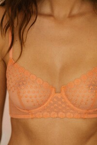 29d2933e-4923-4af7-9a94-420e36b402ad_yse-corbeille-bustier-autour-de-moi-p_C3_AAche_282_29.jpg