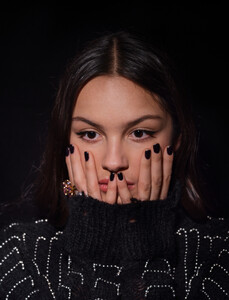 400155275_the_face_olivia_rodrigo_update.jpg
