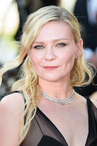 469502244_picturepub-kirsten-dunst-025.jpg