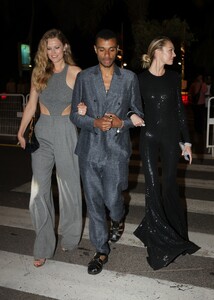 470969735_mcfanforceleblounge-net22-05-2024-08-27toni-garrn-candice-swanepoel_07.jpg