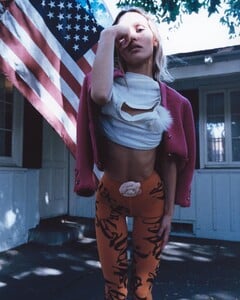 471566868_lilyrose_depp-20240521_215658-445473381_476302854829785_1881269451766952720_n.thumb.jpg.37bfafef0e391c6ffccbf5a5a8d39fa8.jpg